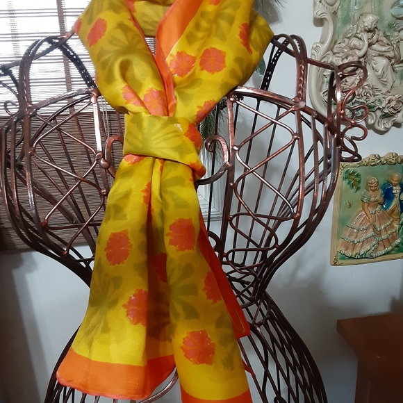 Vena Scarf - Picture 3 of 3